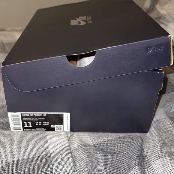 NEVER WORN! Nike Air Force 1 Low '07
Ale Brown Sanddrift - Picture 4 of 6